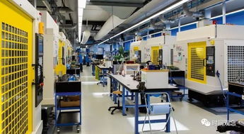 我們去了百達翡麗的工廠,見到了表殼的生產過程